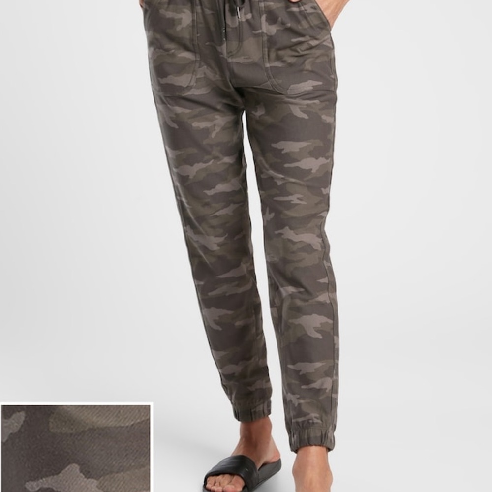 Athleta camo farallon joggers